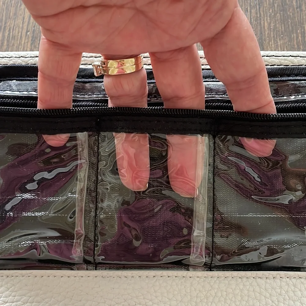 TRAVEL JEWELRY CASE /ORGANIZER, CREAM WITH SILVERTONE HARDWARE EXPANDABLE